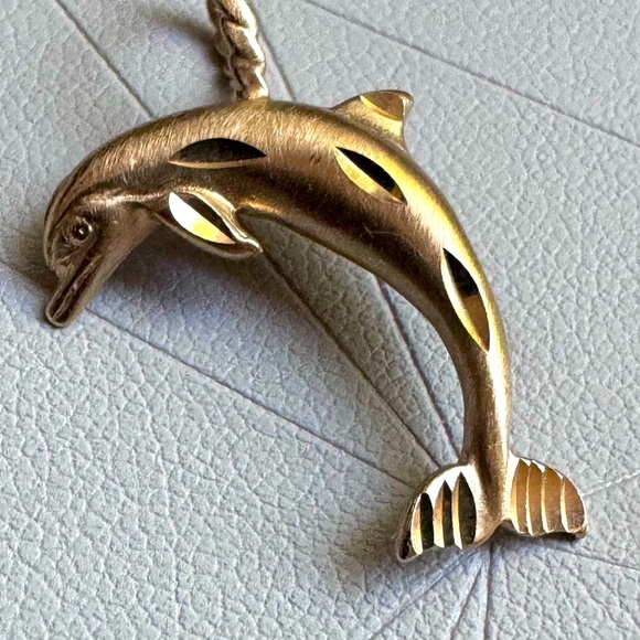 🐬 Stunning Vintage 14K Yellow Gold Dolphin Charm for Necklace and/or Bracelet - Picture 6 of 11